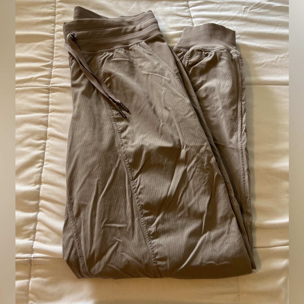 Lululemon dance studio mid-rise jogger
